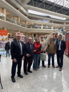 Ayer, hemos vuelto al Hipercor, del Corte Inglés, a elaborar un taller de queso …