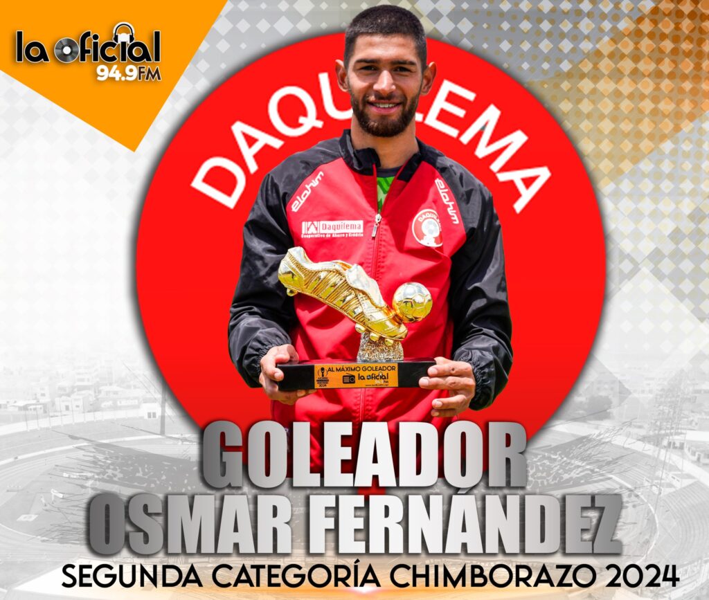 Osmar Fernandez con el trofeo de Goleador del Torneo Chimborazo 2024
