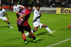 Liga de Quito avanza a octavos tras vencer al Olmedo en penales