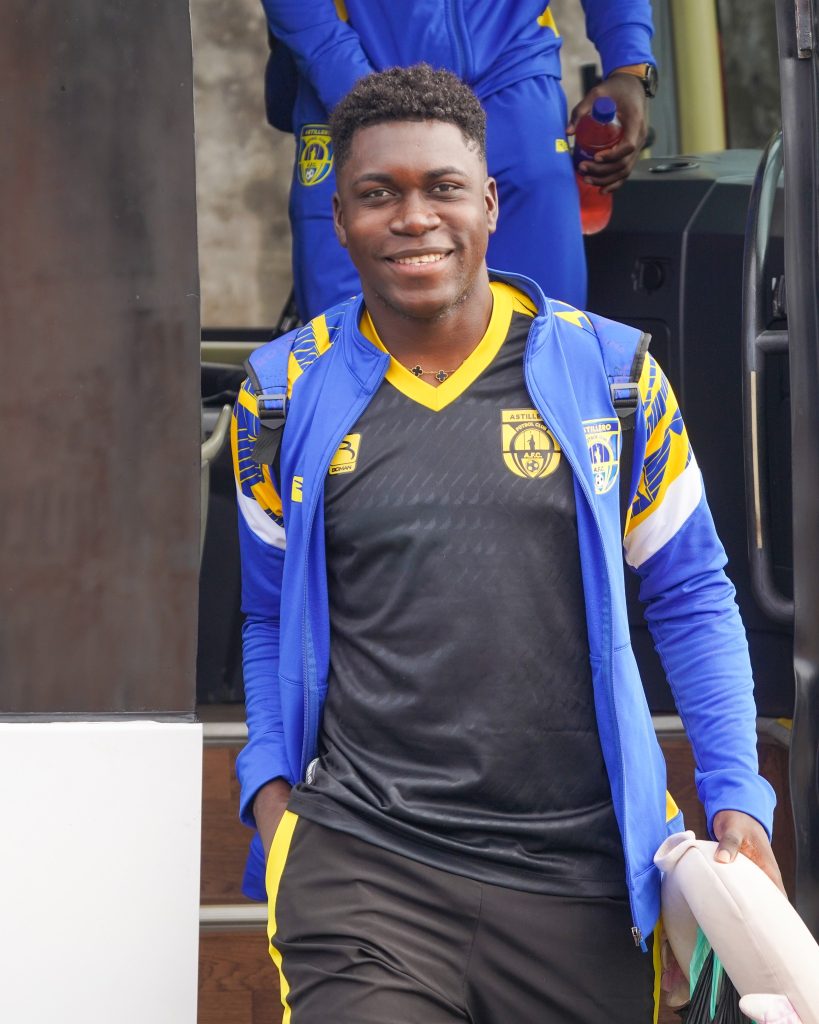 Whitle anotó uno de los 4 goles con los que Astillero FC eliminó a Daquilema FC.